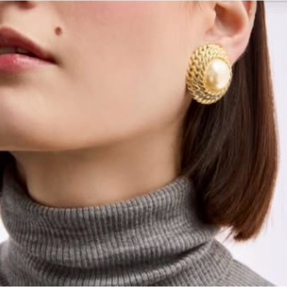 80s Vintage Clip-On Pearl Earrings